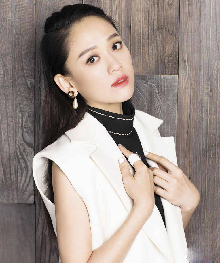 陈乔恩变身干练熟女写真合集