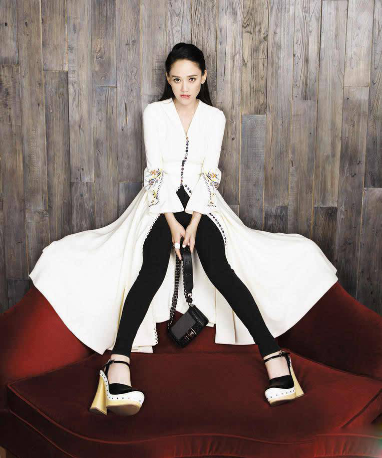 陈乔恩变身干练熟女写真合集