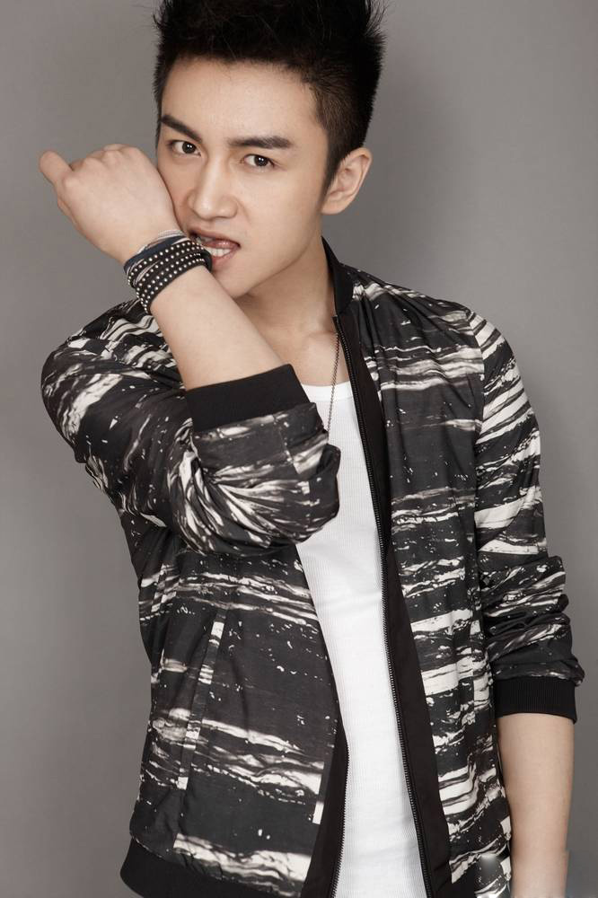 内地男明星陈晓展现阳刚本色写真