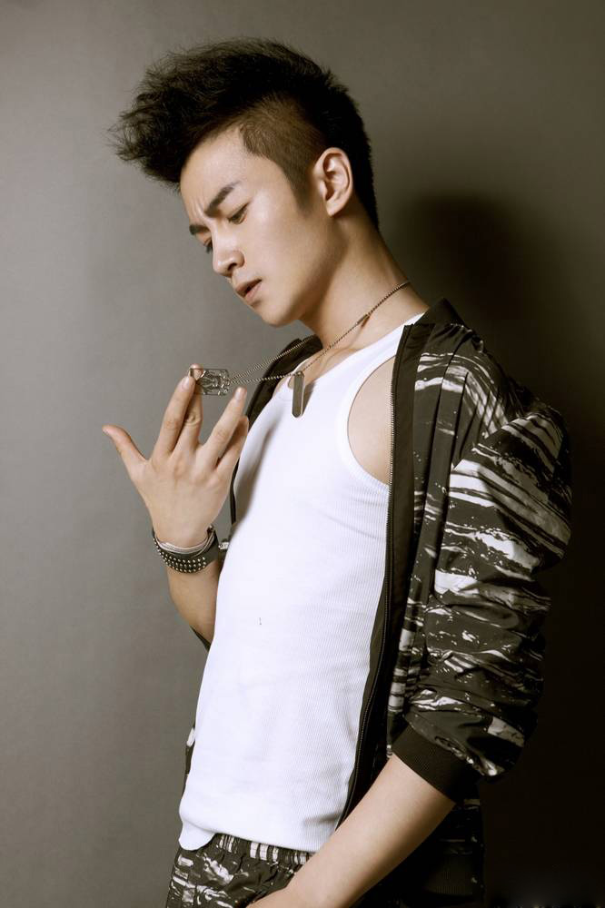 内地男明星陈晓展现阳刚本色写真