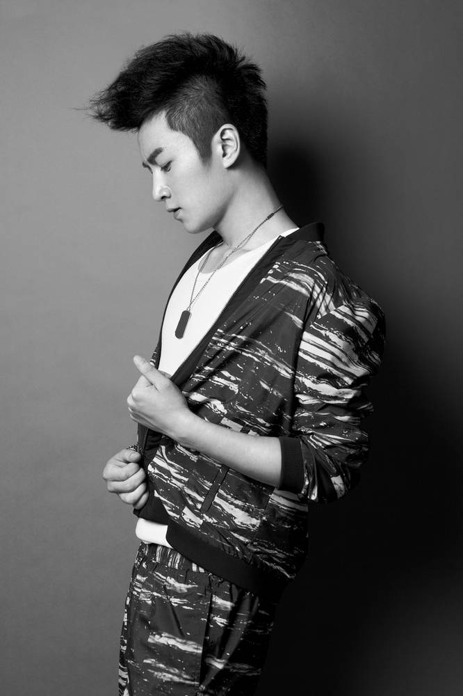 内地男明星陈晓展现阳刚本色写真