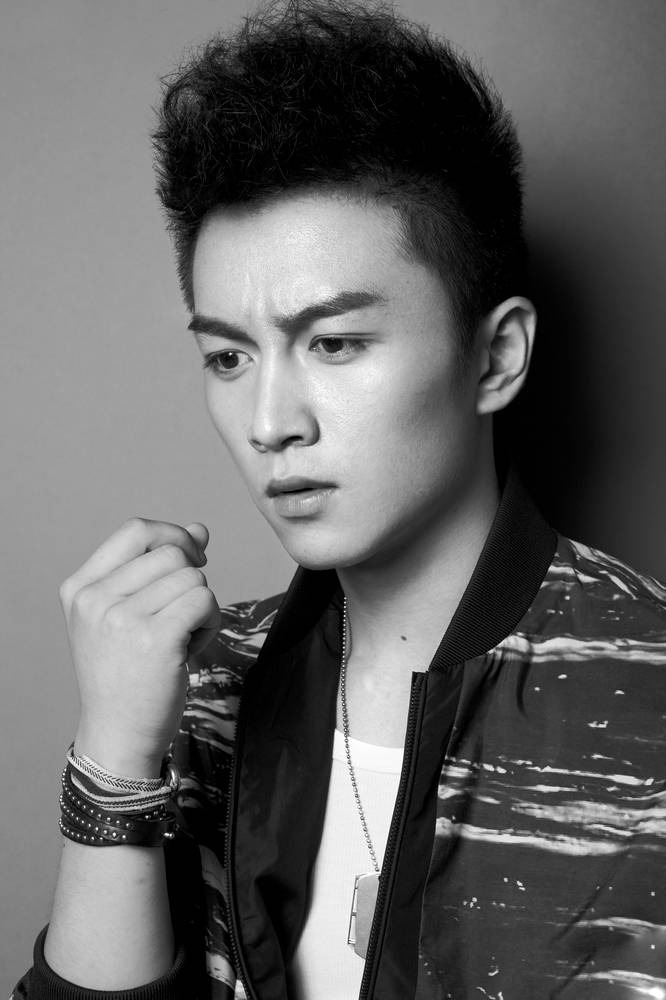 内地男明星陈晓展现阳刚本色写真