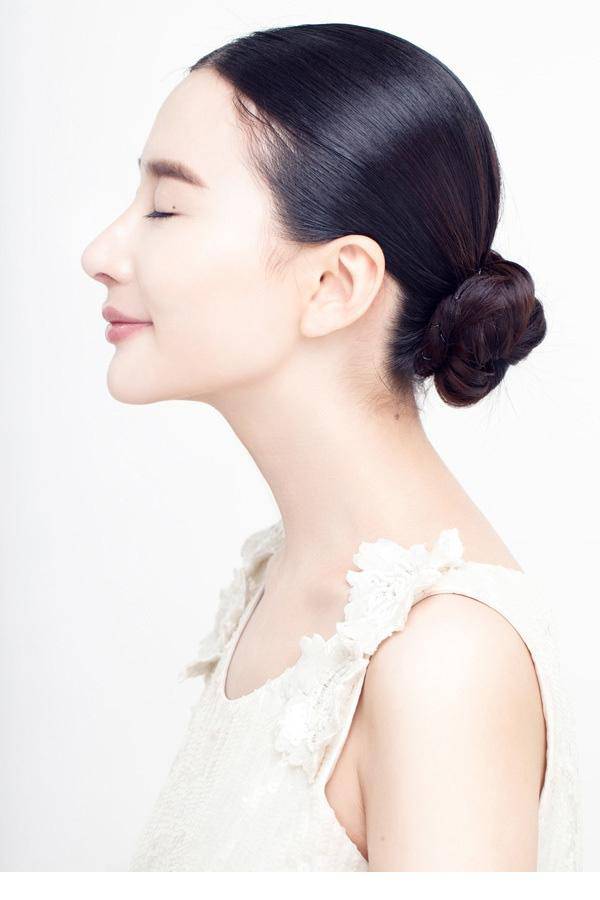 女星熊乃瑾纯白主题个人写真