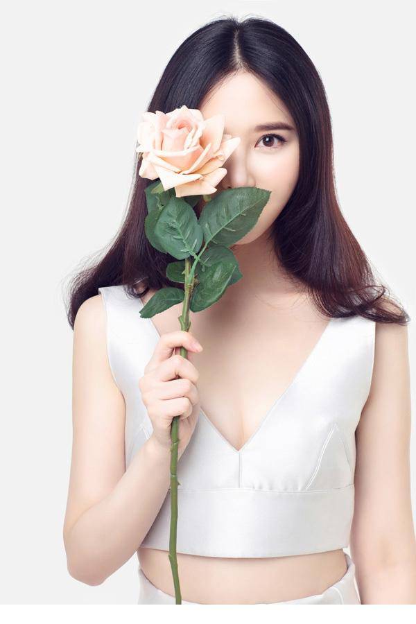 女星熊乃瑾纯白主题个人写真