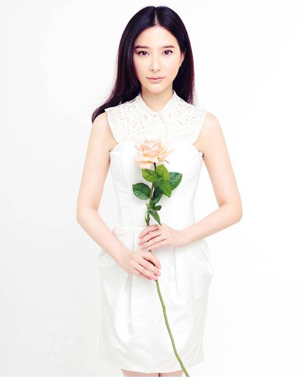 女星熊乃瑾纯白主题个人写真