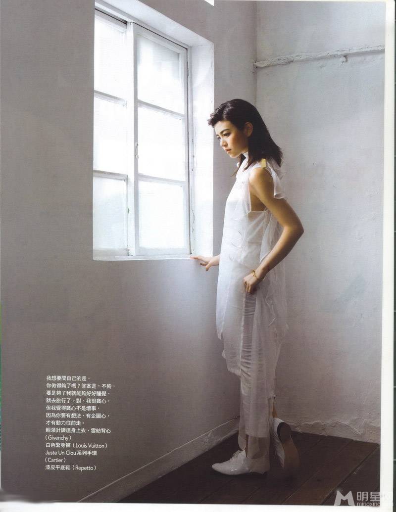 陈妍希白衣装扮全新写真