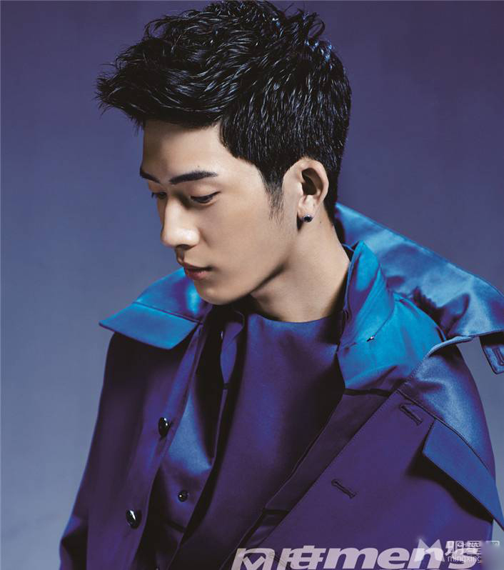 井柏然蓝色西服帅气潮男范