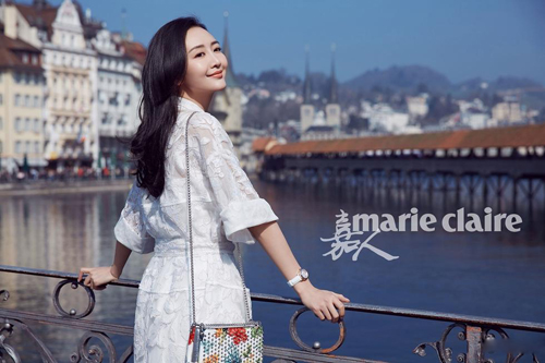 王鸥海滨度假街拍曝光 自在享受清爽夏日