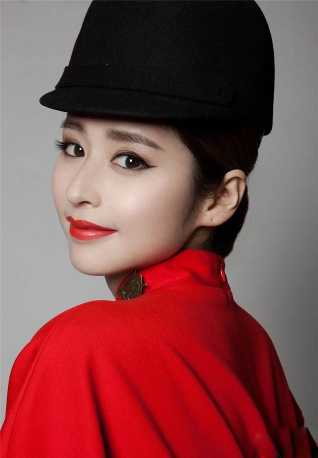 颖儿烈焰红唇复古时尚写真 个性妖媚迷人