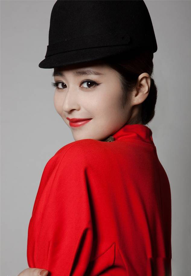 颖儿烈焰红唇复古时尚写真 个性妖媚迷人