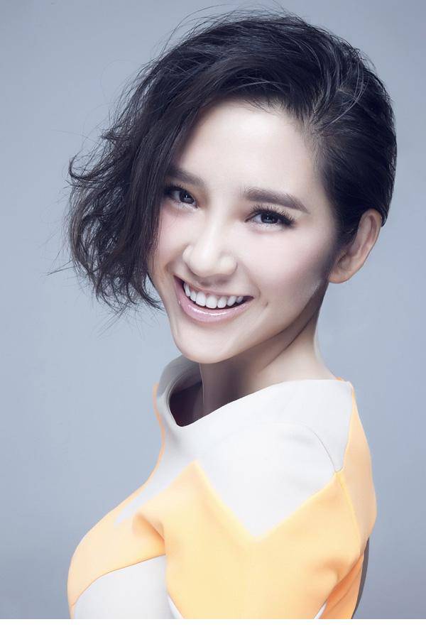 唐艺昕粉嫩迷人写真图片