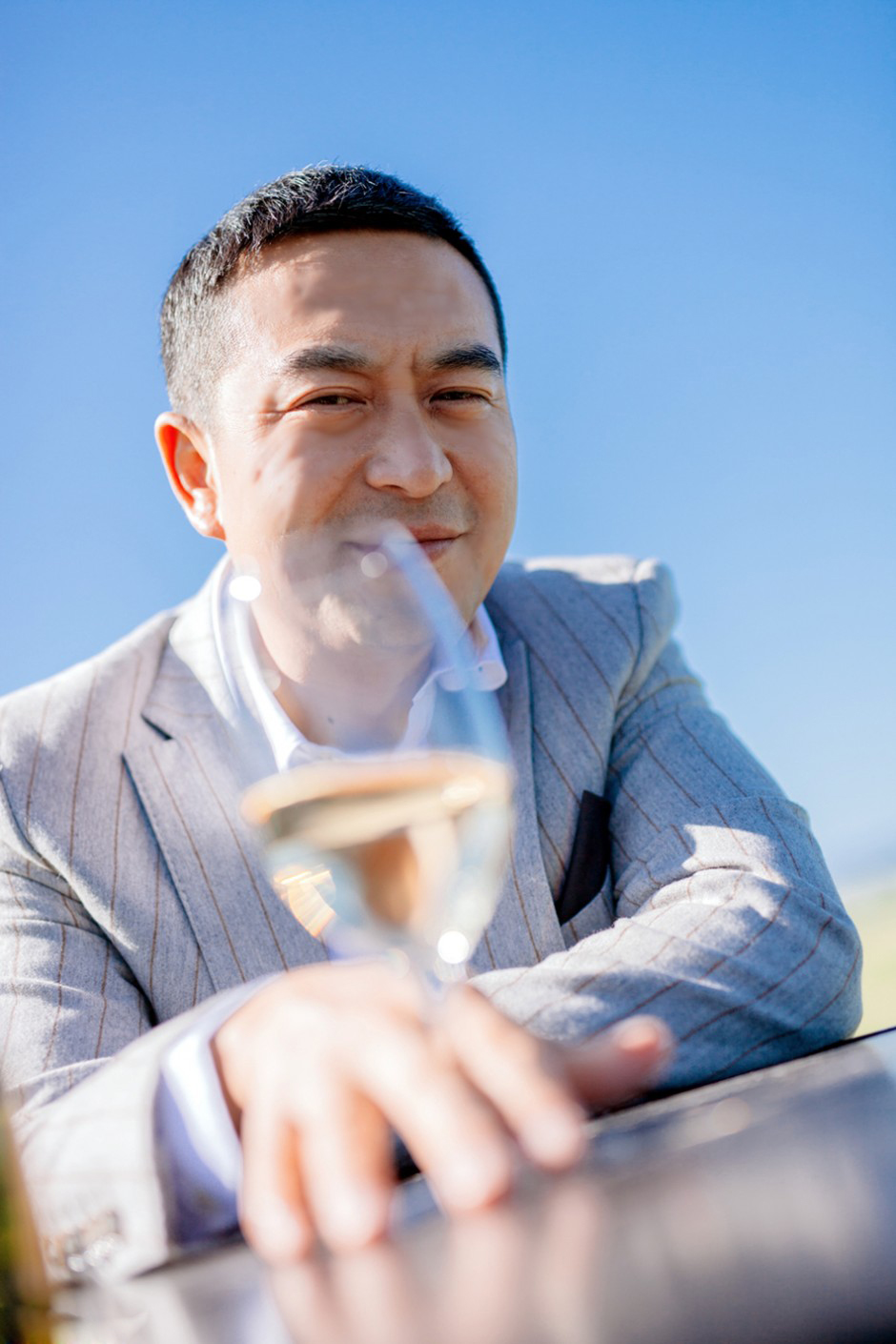 国民大叔张嘉译赛马英姿挺拔帅气