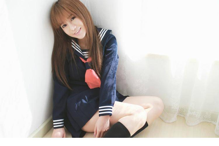 90后清纯校服美眉娇媚动人写真照