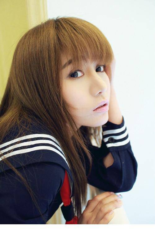 90后清纯校服美眉娇媚动人写真照