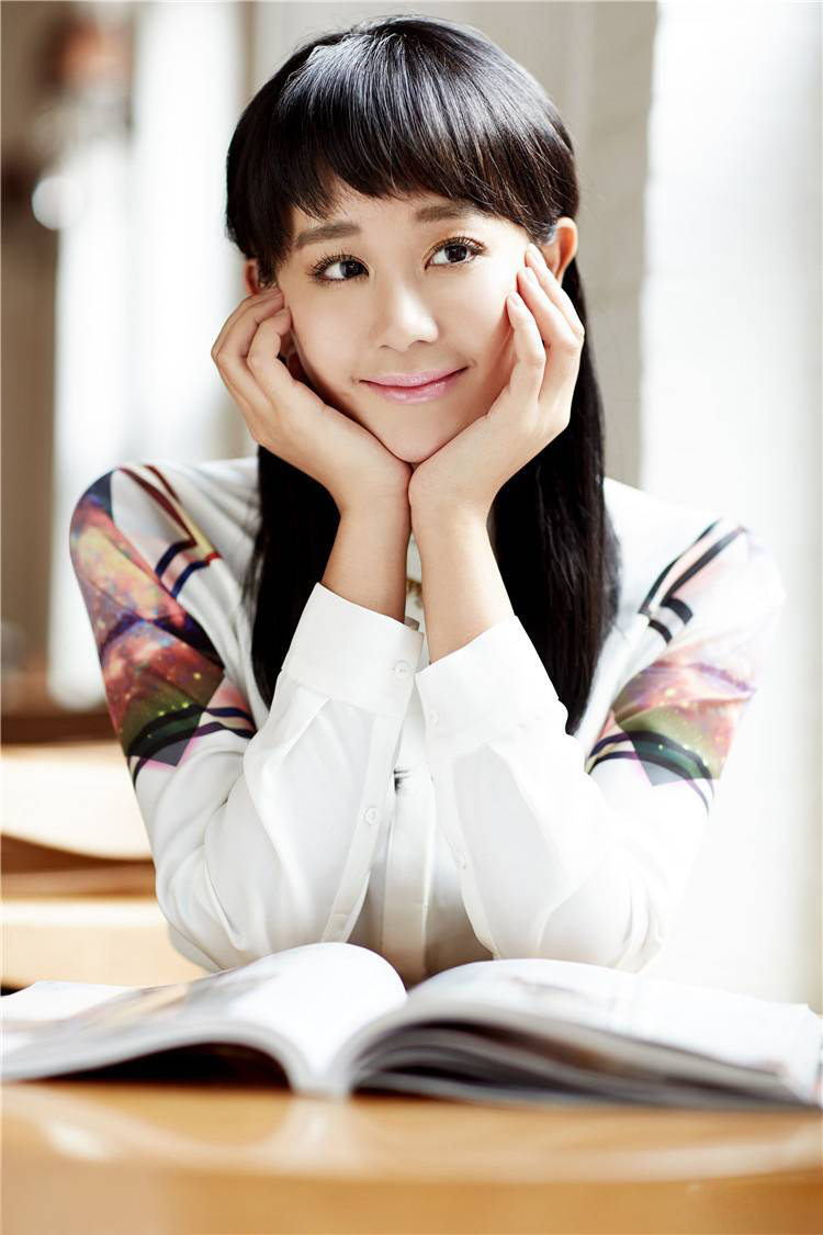 演员海陆青春俏皮写真照