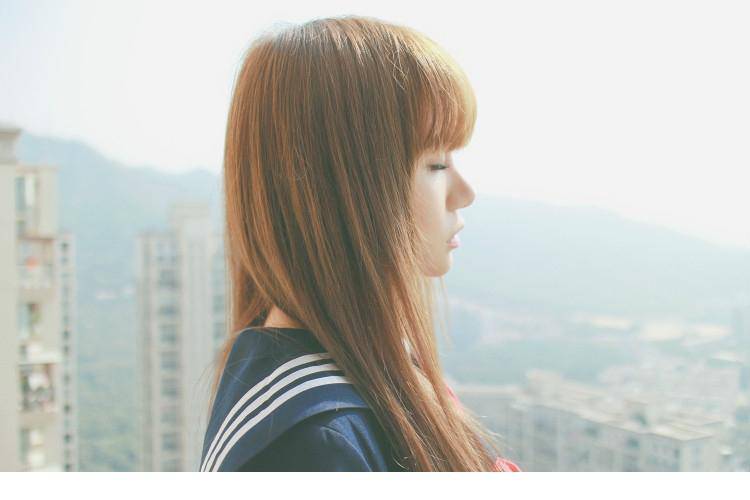 90后清纯校服美眉娇媚动人写真照