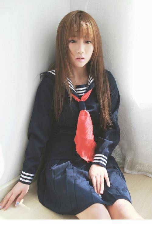 90后清纯校服美眉娇媚动人写真照