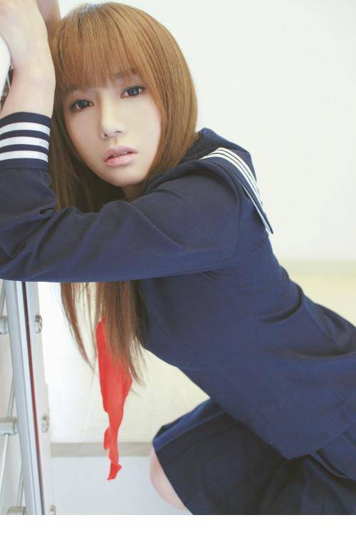 90后清纯校服美眉娇媚动人写真照