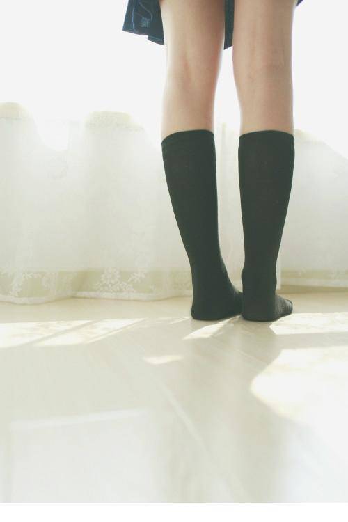 90后清纯校服美眉娇媚动人写真照