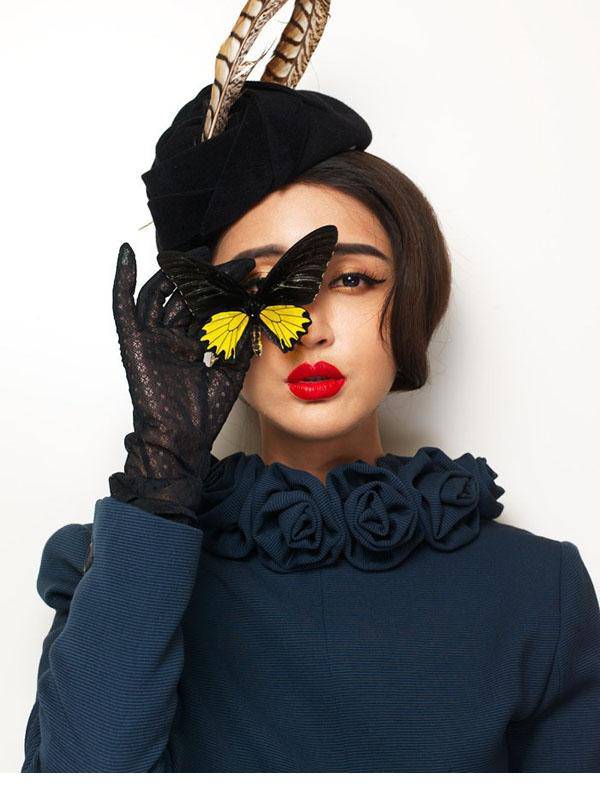 影星张歆艺复古红唇写真艺术照