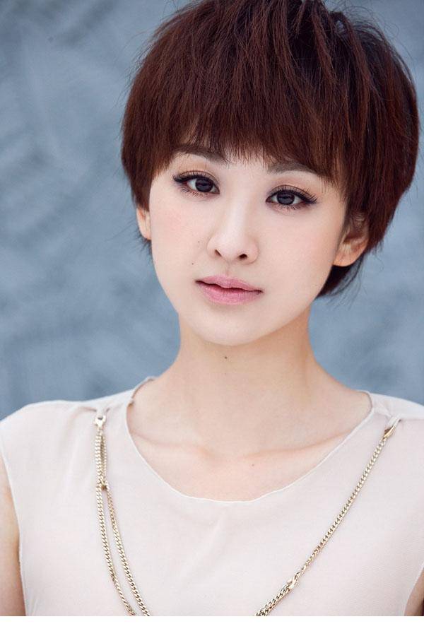 穆婷婷短发造型清爽率性写真
