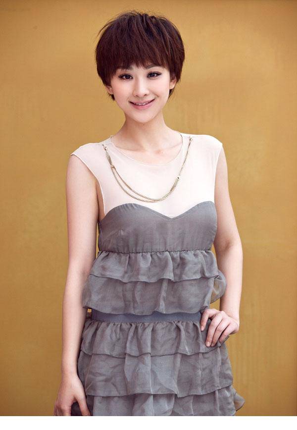 穆婷婷短发造型清爽率性写真