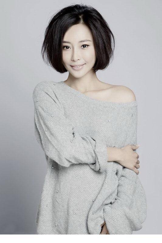 大陆短发女明星张曦文初春写真图片