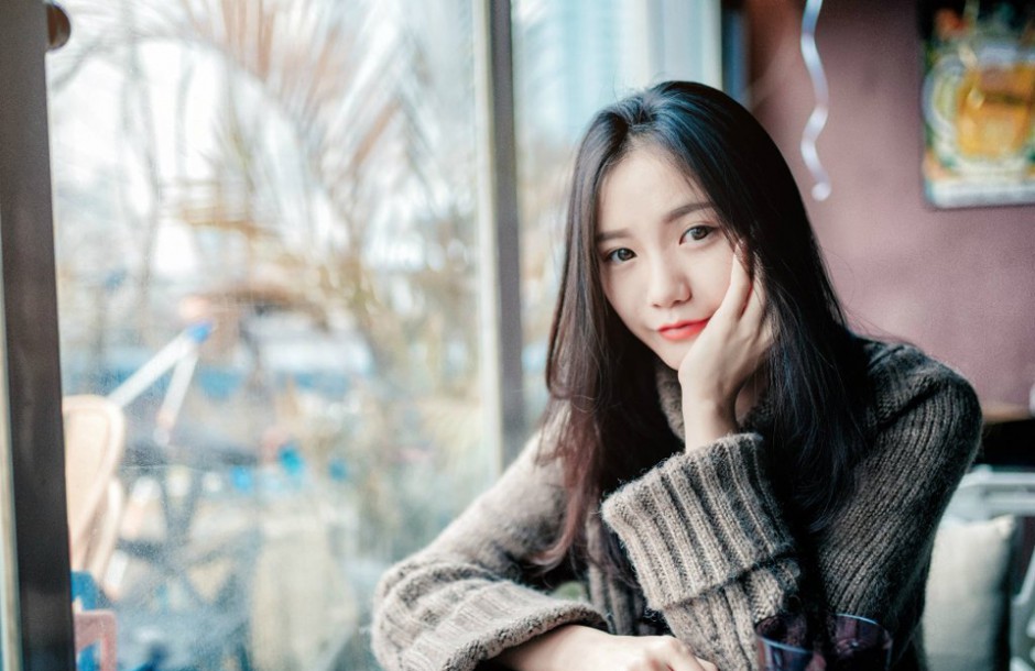 中国90后萌妹纸冬日甜美人体写真图片