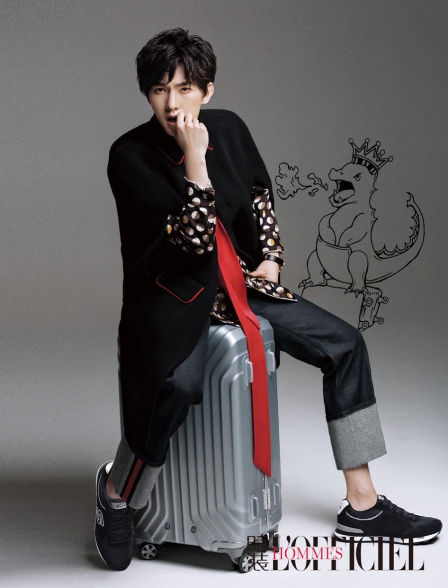 杨洋封面写真 活泼之下透露一丝痞气