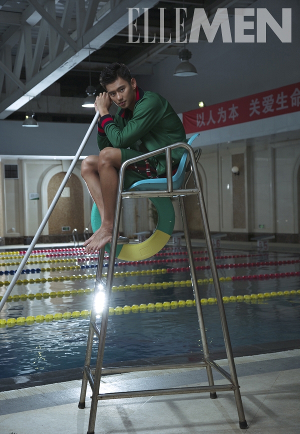 宁泽涛半裸登封面秀胸肌