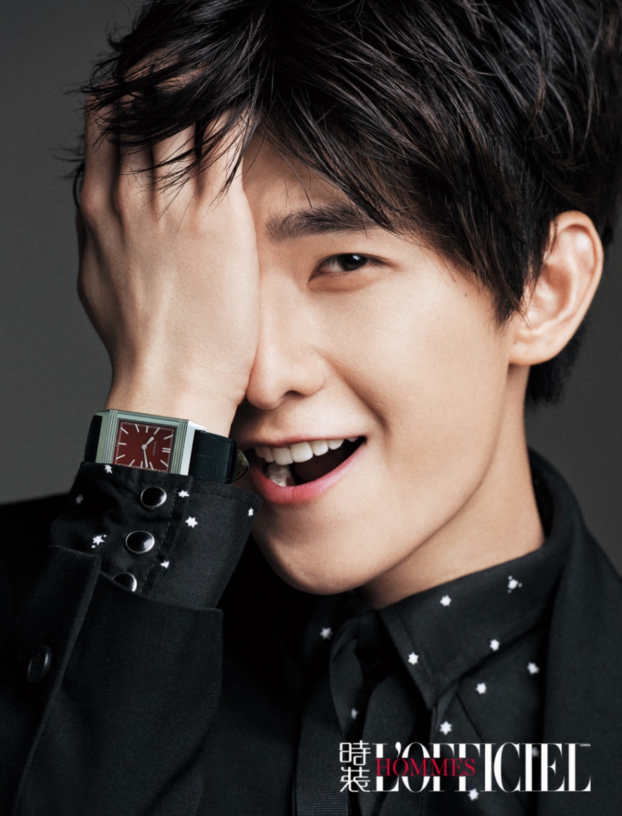 杨洋封面写真 活泼之下透露一丝痞气