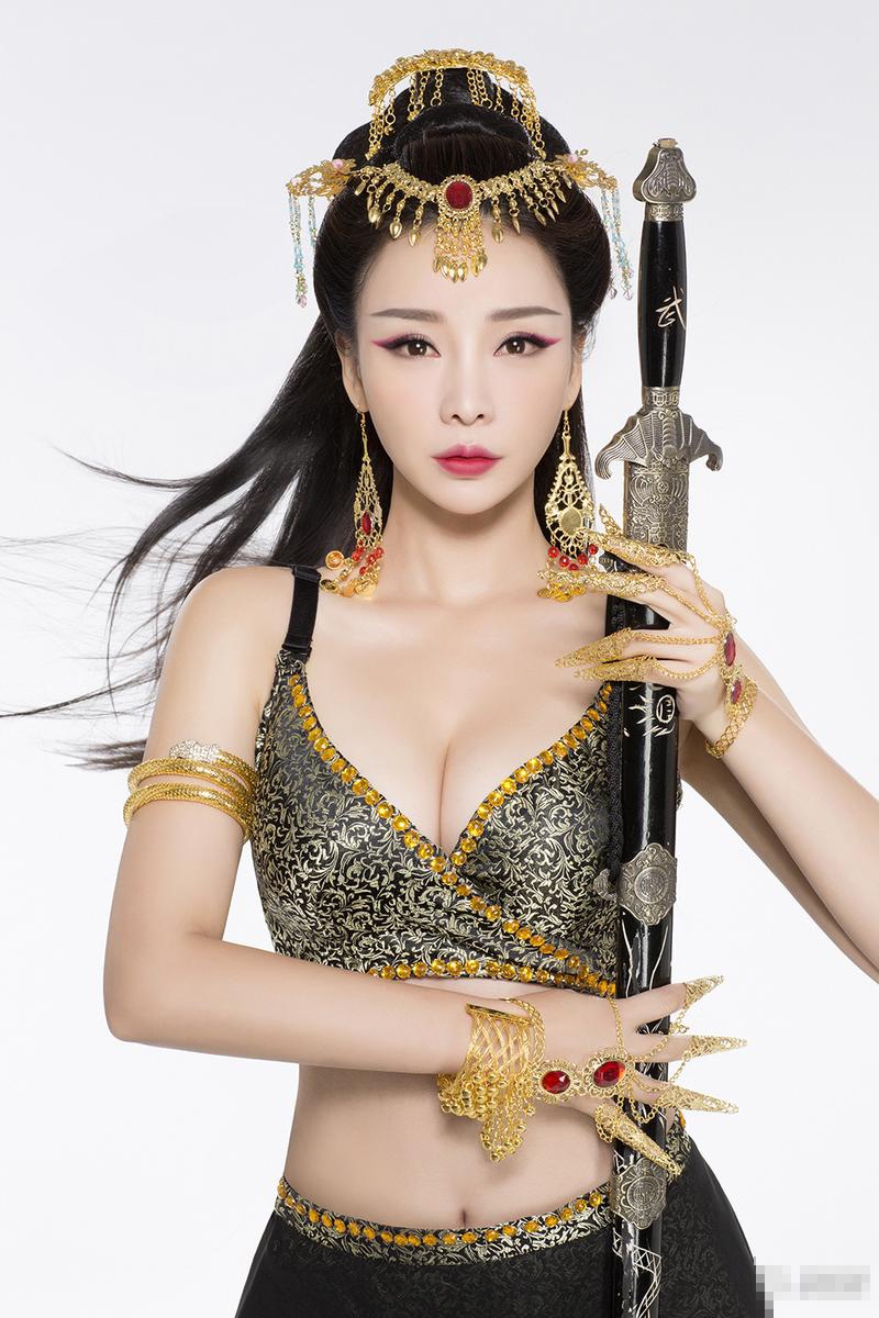 柳岩搭档李川拍摄古装写真 造型性感极限诱惑