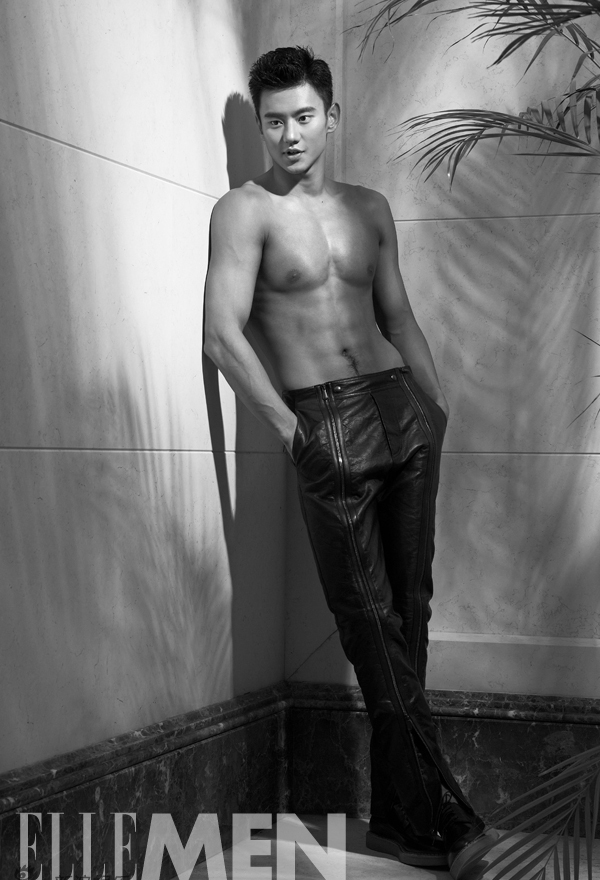 宁泽涛半裸登封面秀胸肌