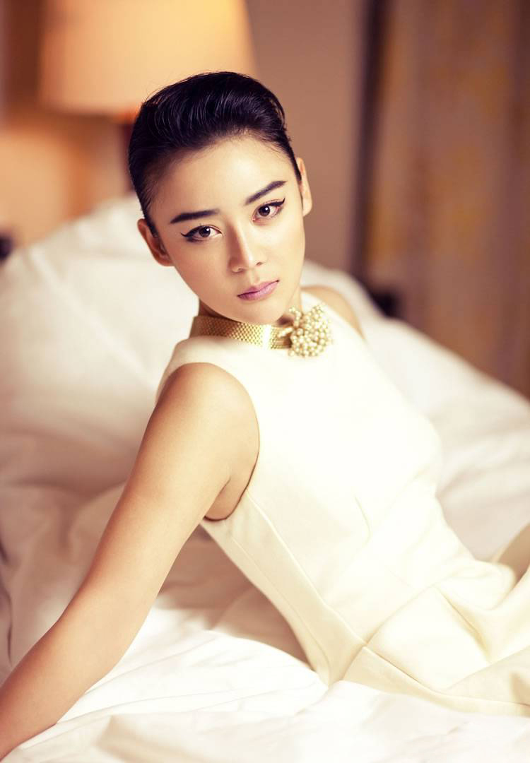 内地人气女星袁姗姗冷艳复古写