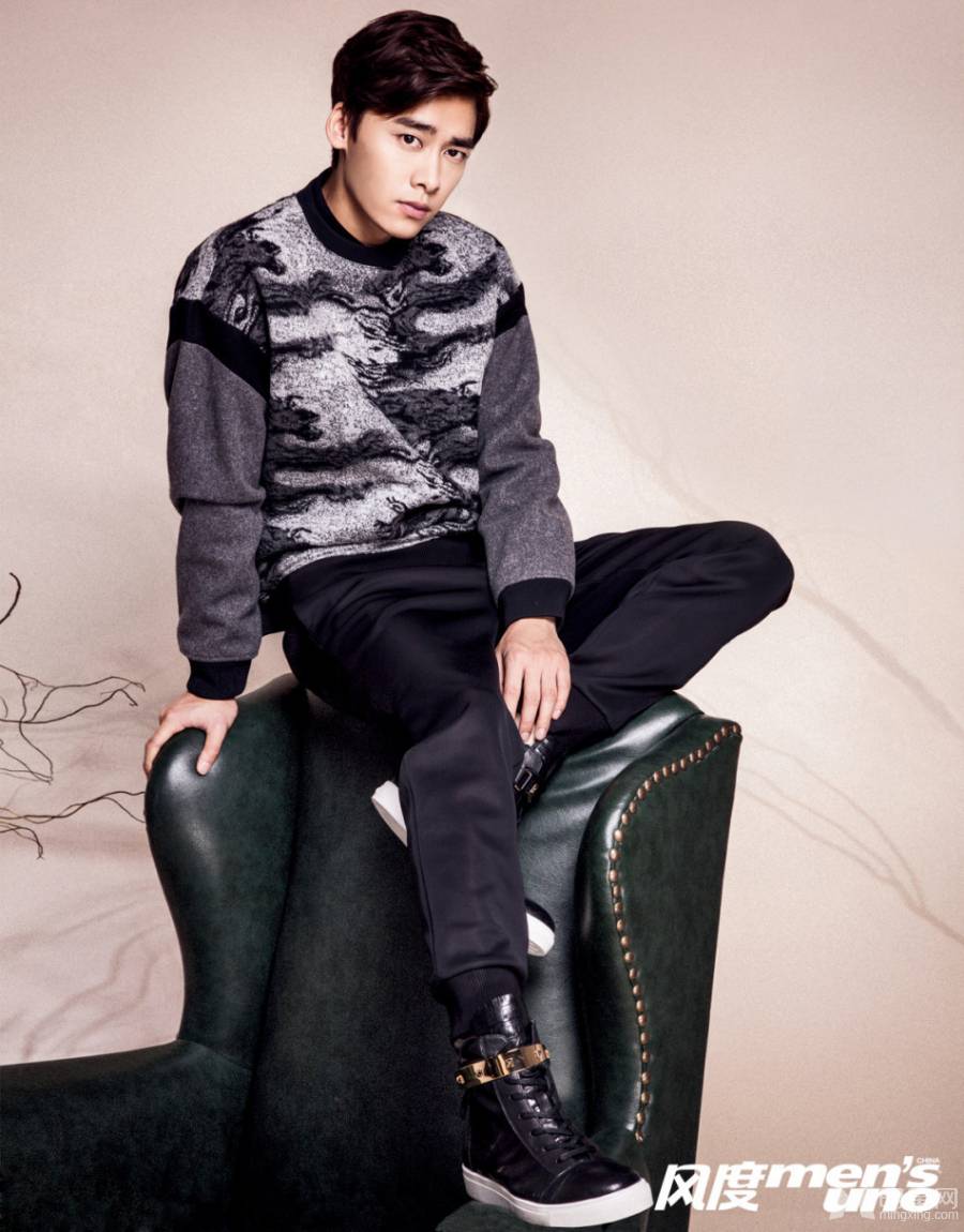 内地青年男星李易峰秋冬时尚写真
