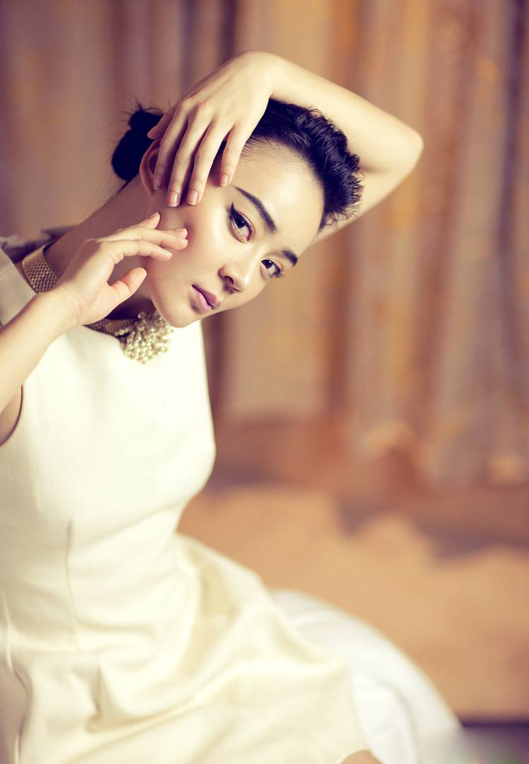 内地人气女星袁姗姗冷艳复古写