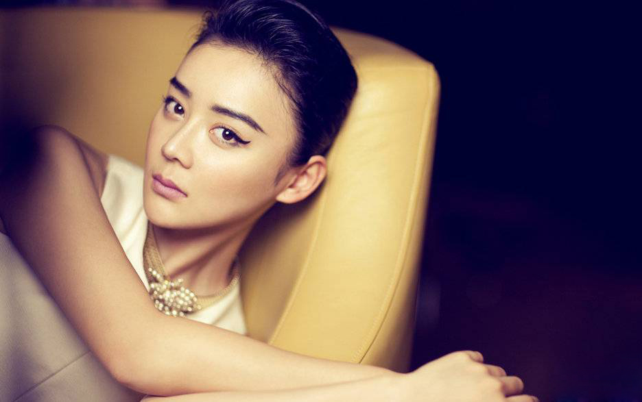 内地人气女星袁姗姗冷艳复古写