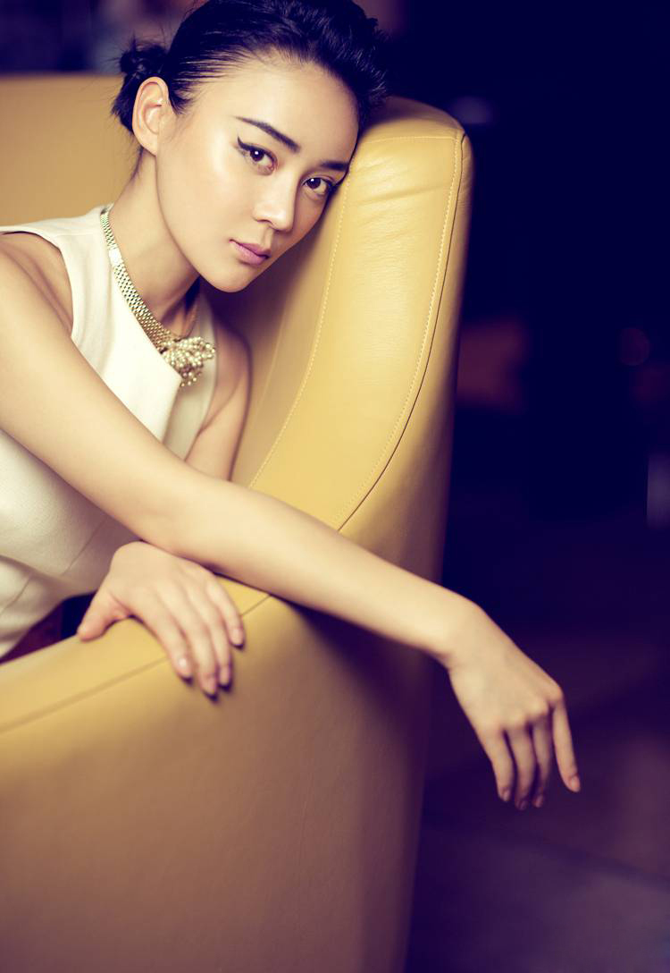 内地人气女星袁姗姗冷艳复古写