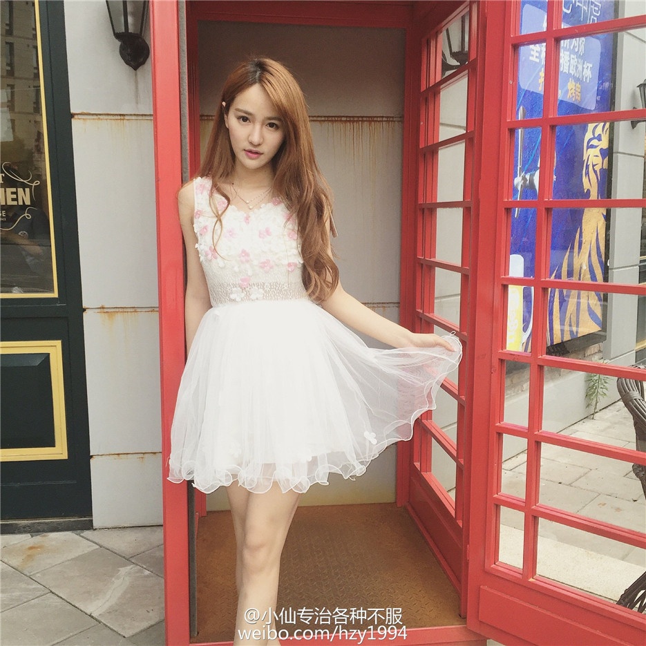 甜美长发美女小清新时尚街拍