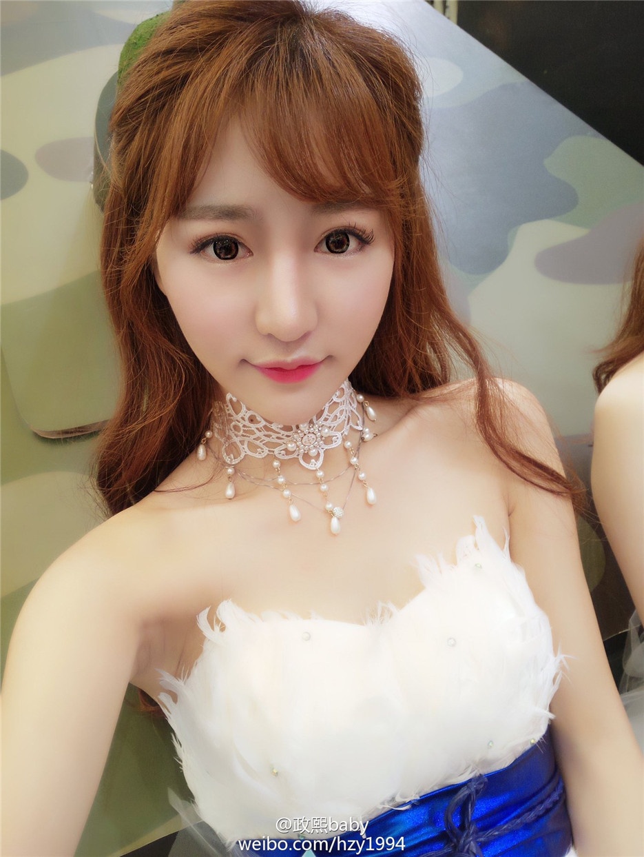 甜美长发美女小清新时尚街拍