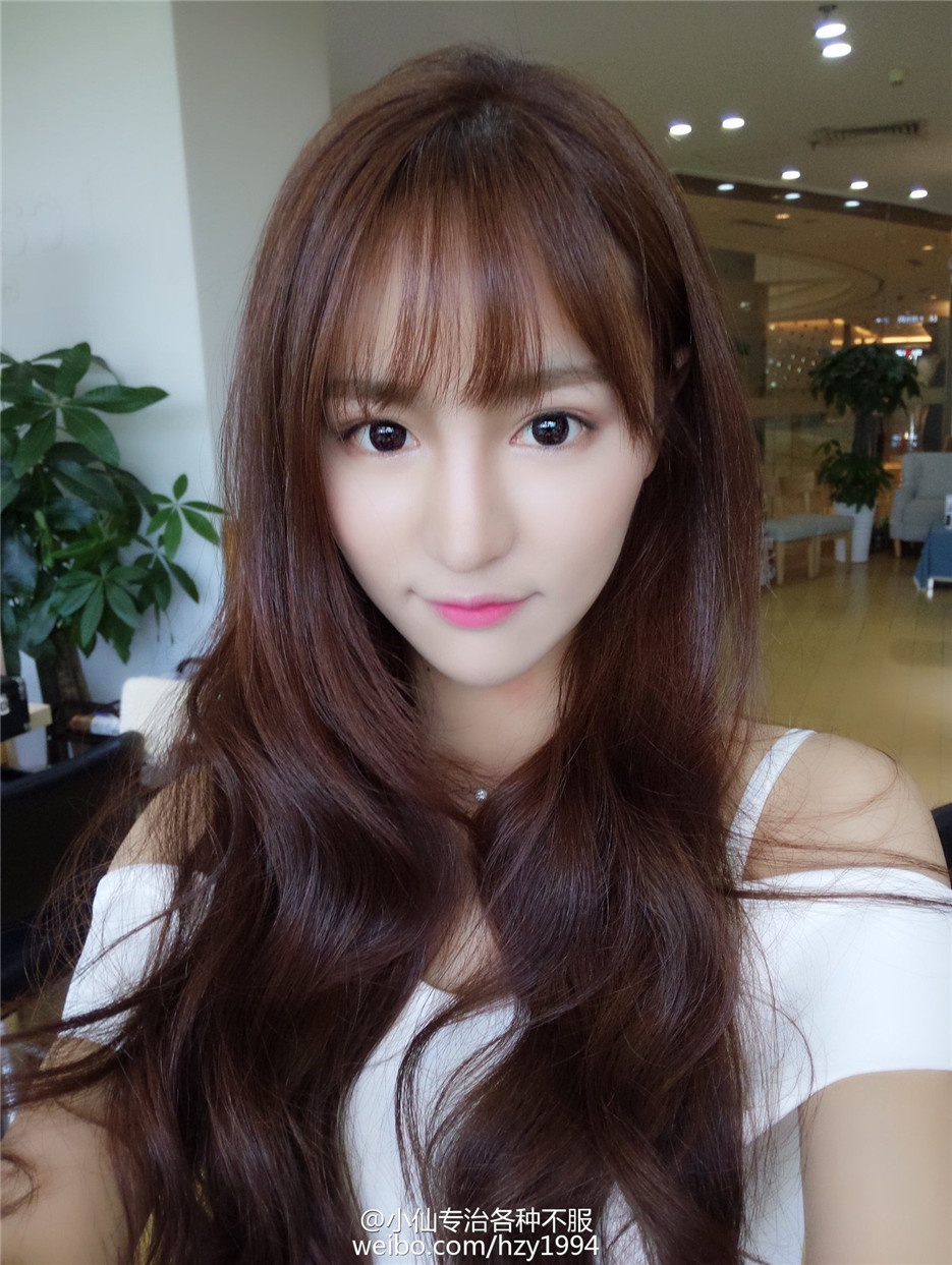 甜美长发美女小清新时尚街拍