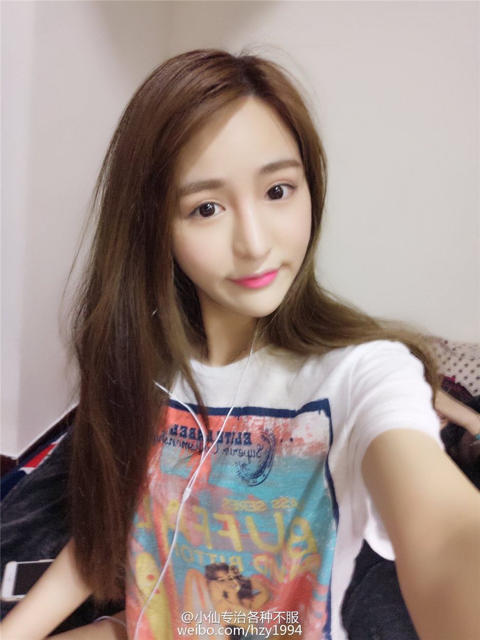 甜美长发美女小清新时尚街拍