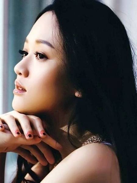 宅男女神陈乔恩尽显优雅高贵组图