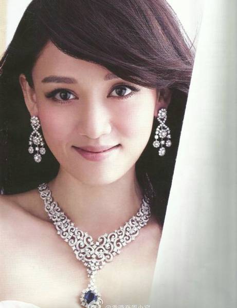 宅男女神陈乔恩尽显优雅高贵组图