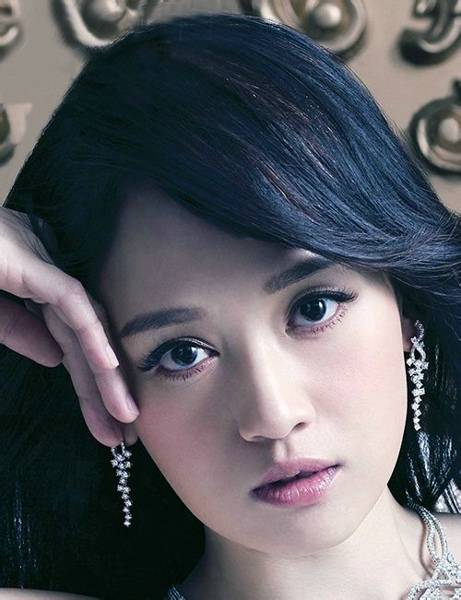 宅男女神陈乔恩尽显优雅高贵组图