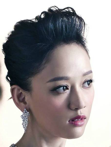 宅男女神陈乔恩尽显优雅高贵组图