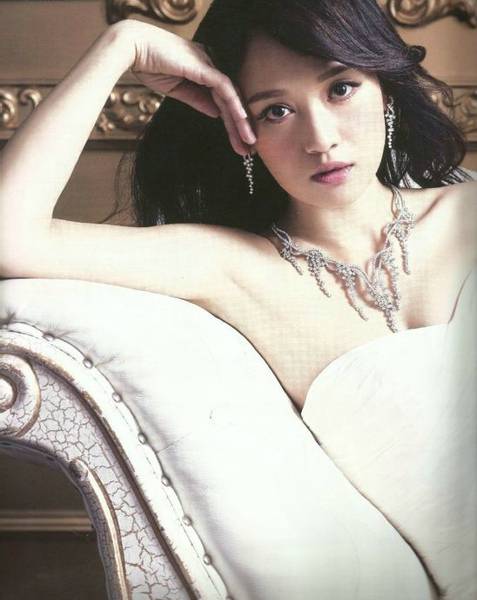 宅男女神陈乔恩尽显优雅高贵组图