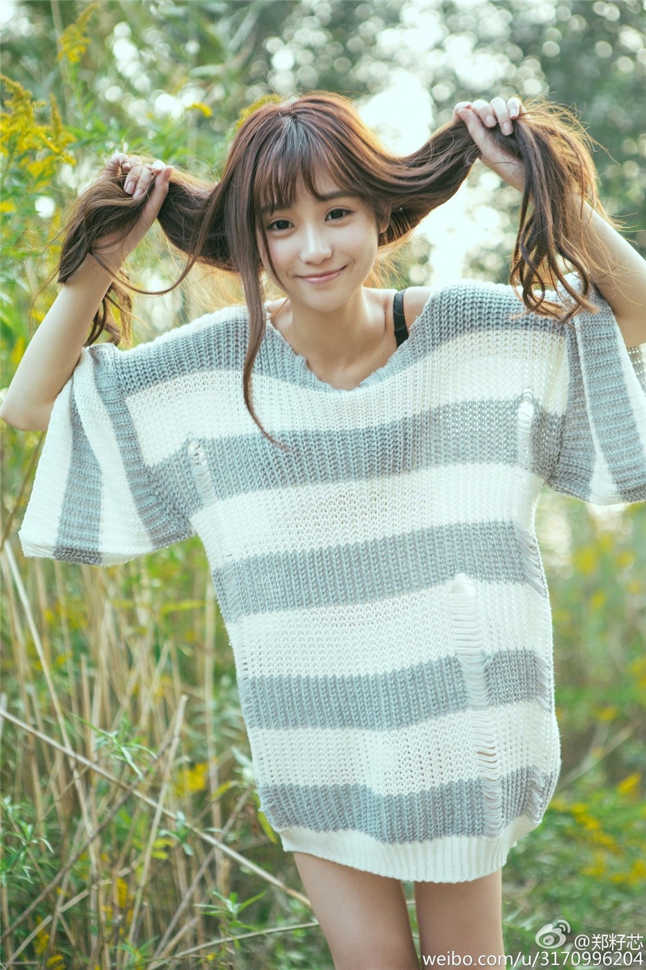 90后甜美校花春日户外唯美写真