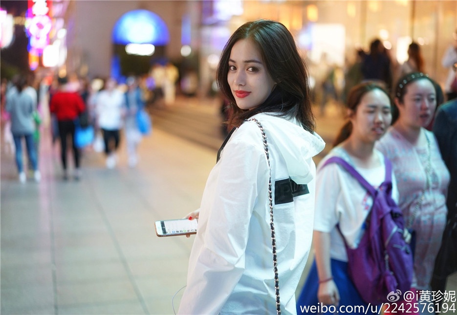 性感校花黄珍妮微博个性写真精选