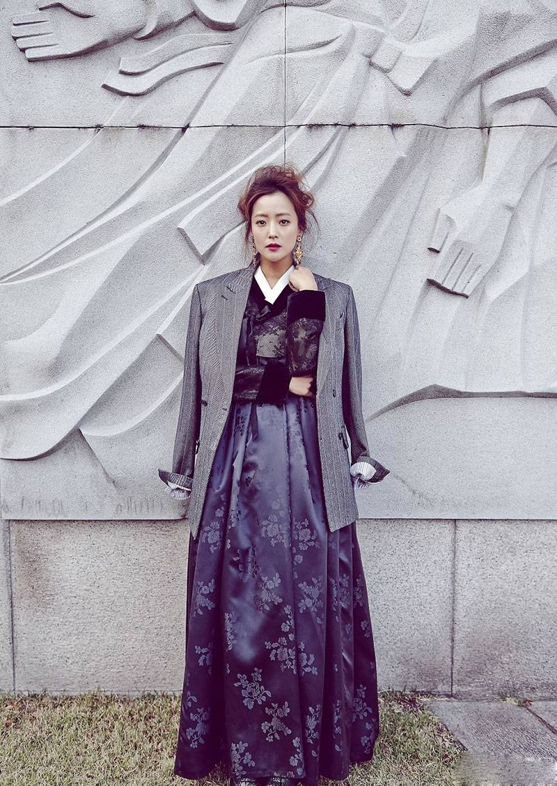 金喜善潮流搭配展现性感妩媚风情